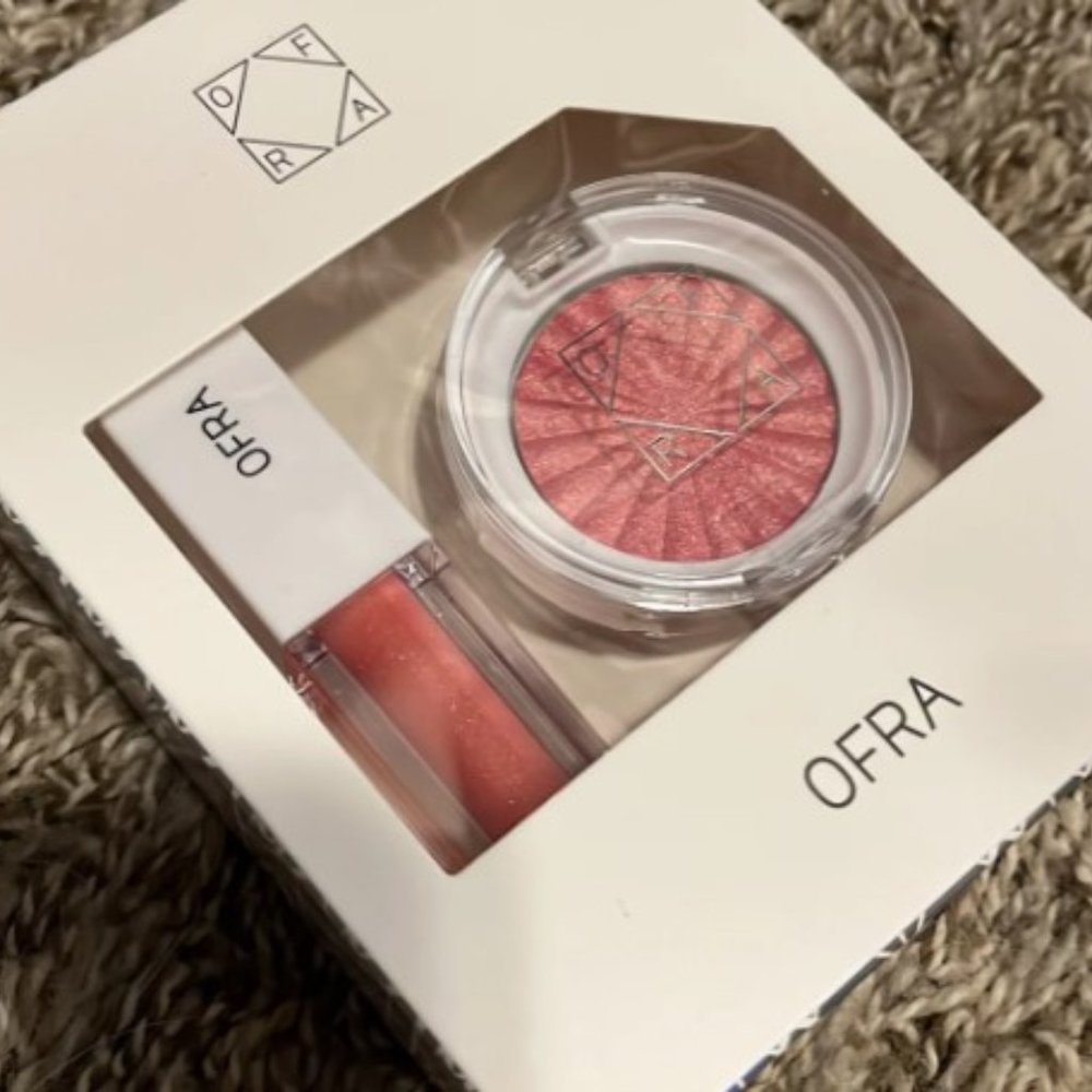 Ofra Think Pink gloss and blush set